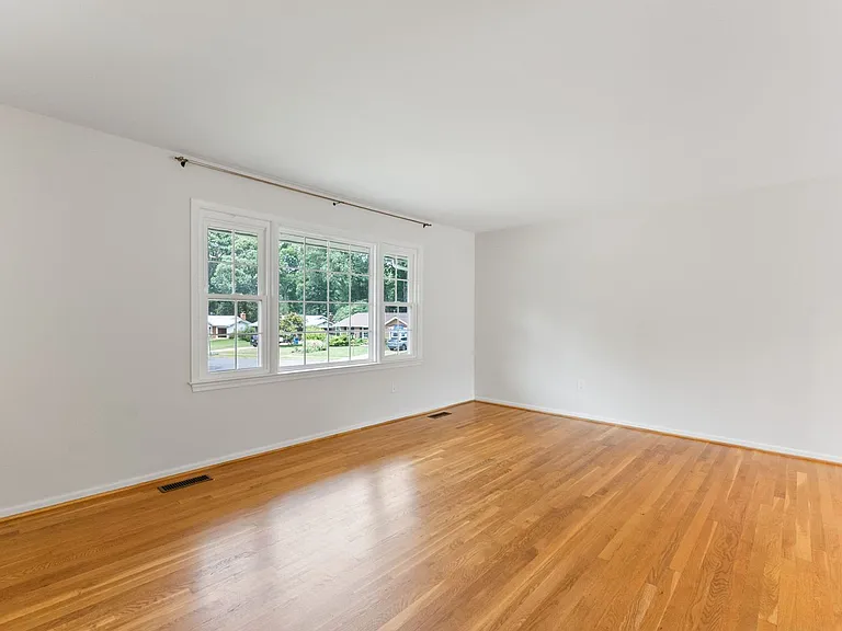 1731 Tamerisk Ct — Photo 3