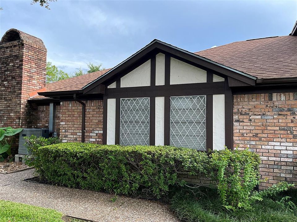 1 story townhome in small quiet complex