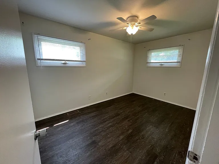 110 N Tyrone Dr — Photo 8