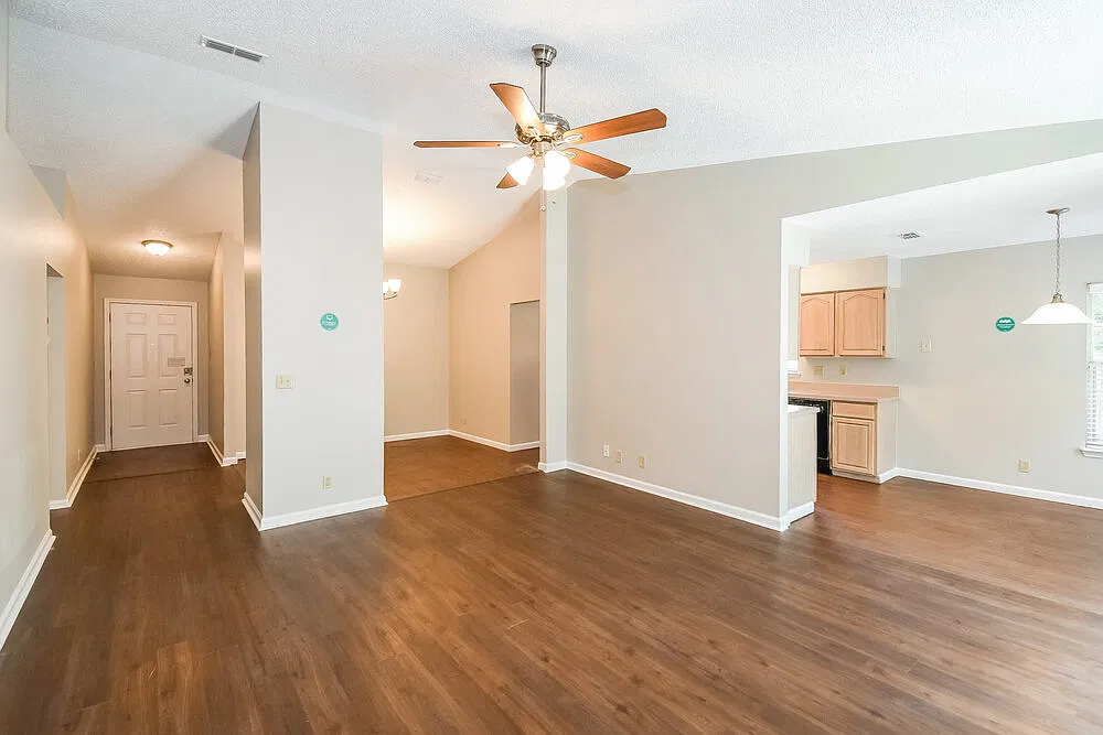 3 bed, 2.0 bath, 1597 sqft, $3,060 — Photo 4