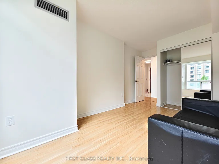 8 Pemberton Ave #606 — Photo 23