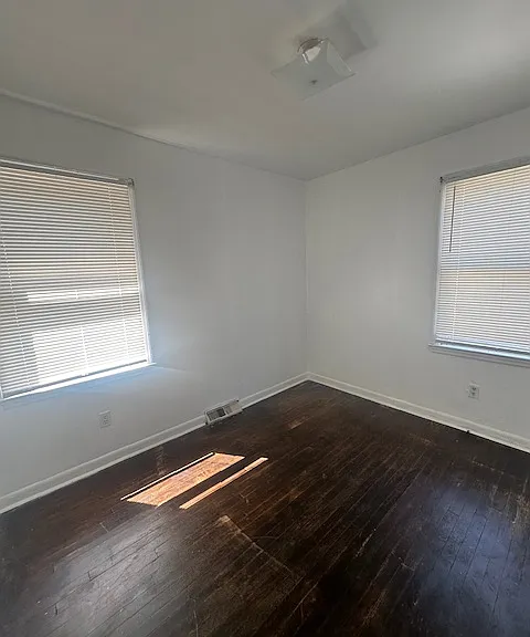 503 W Richland St — Photo 8