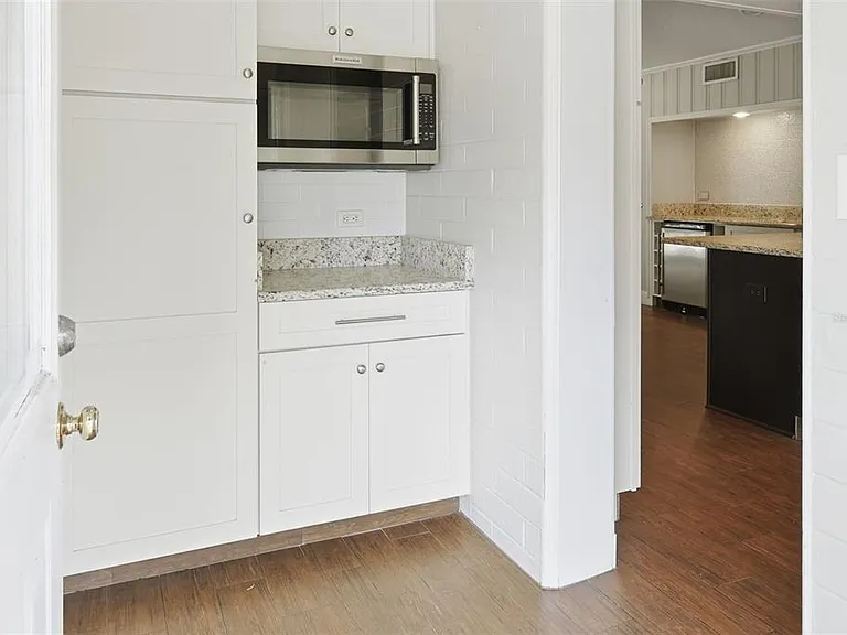 1228 Spring Lake Dr — Photo 13