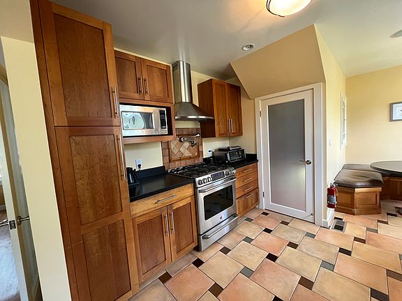 Kitchen with breakfast nook