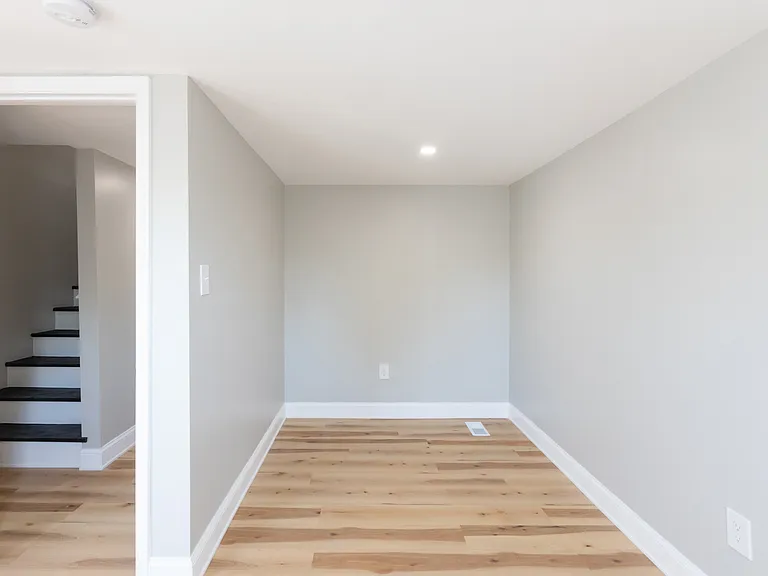 141 Hall St — Photo 14