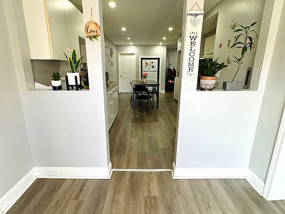 4th image of 513 Essex St #1