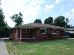 1102 N West End St APT B, Springdale, AR 72764