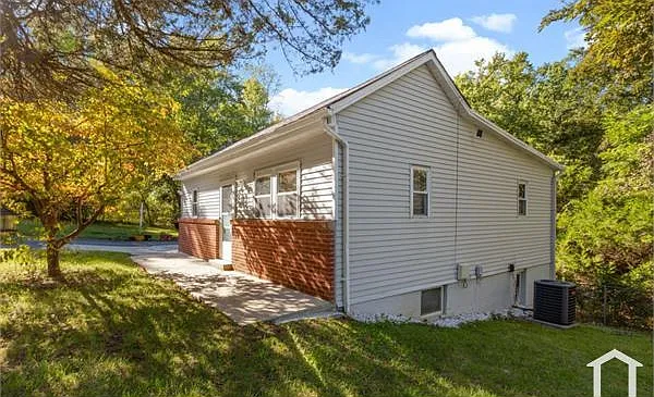 12200 Lanham Severn Rd — Photo 5