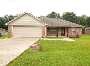 50 Hemingway Dr, Sumrall, MS 39482