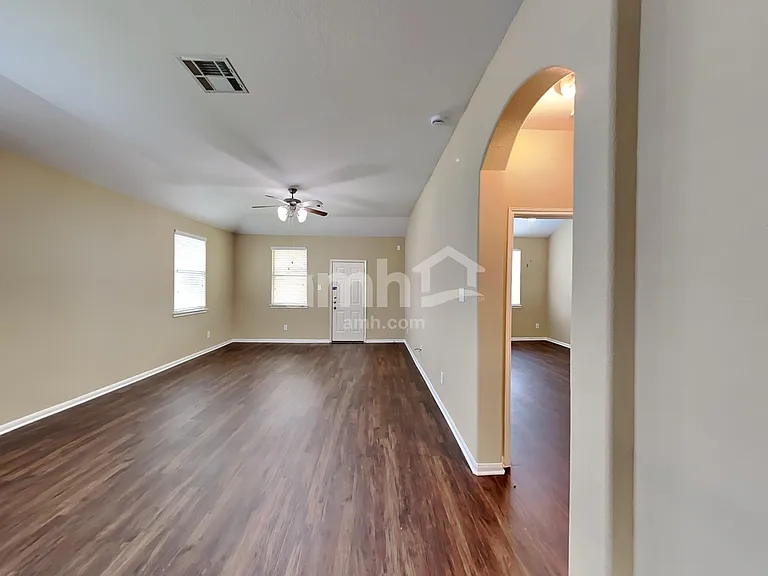 2324 Shady Tree Ln — Photo 6