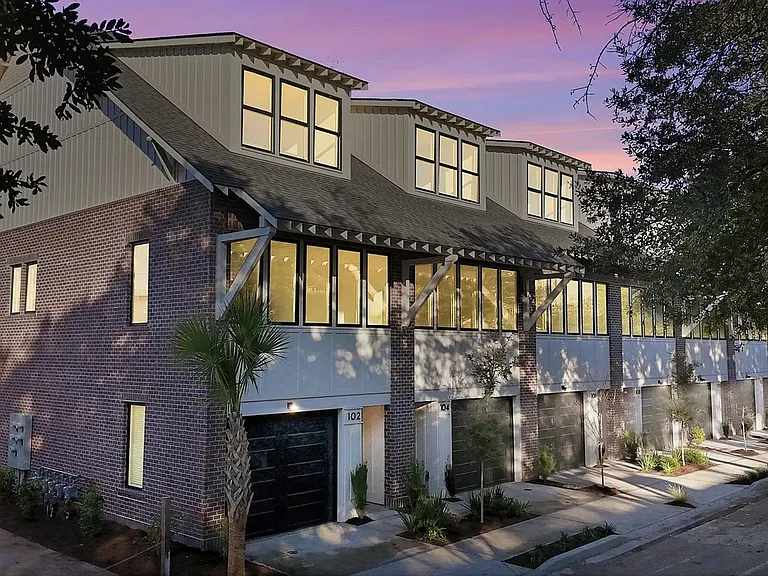 Luxury New Construction Rental Near Starland, SCAD & Ardsley Park with Garage and Private Courtyard — Photo 2