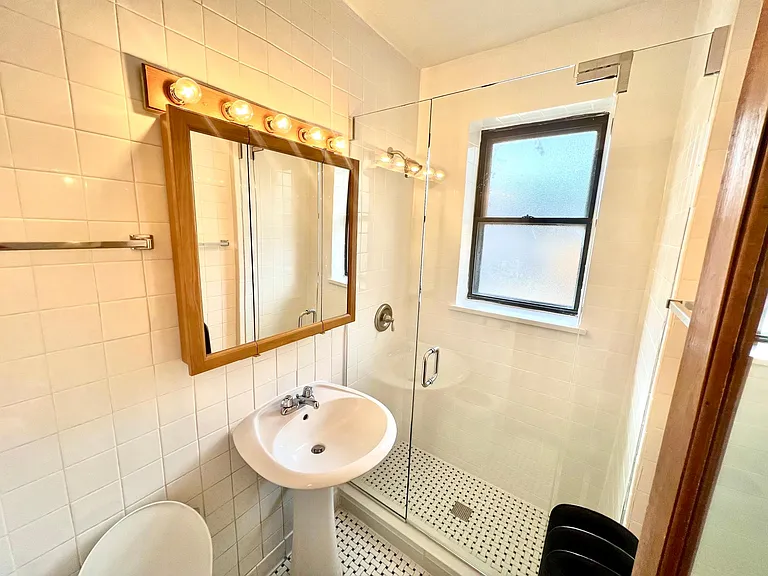 644 West Surf — Photo 21