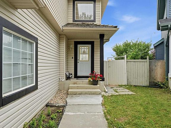3rd image of 52 SW Douglas Glen Cres SE