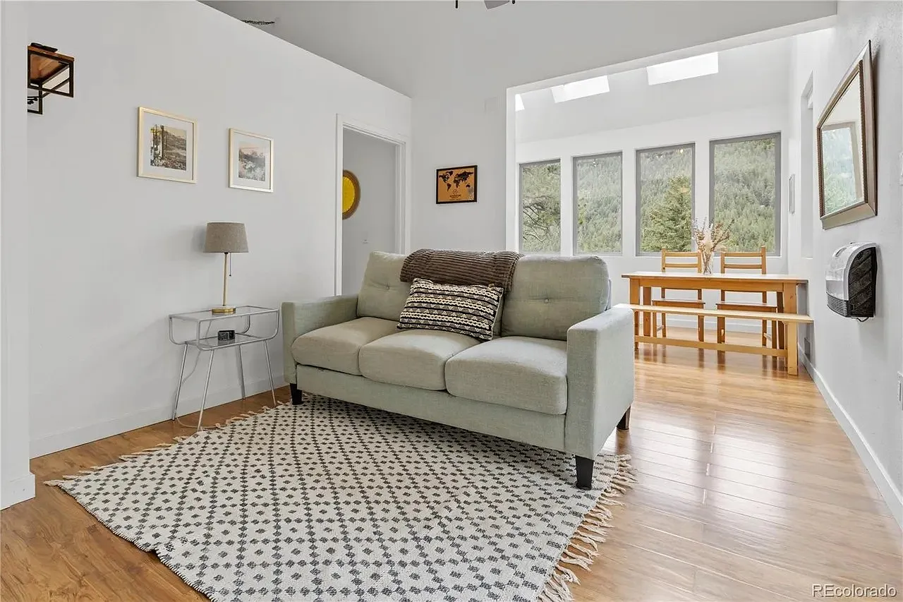 1 bed, $2,000 — Photo 1