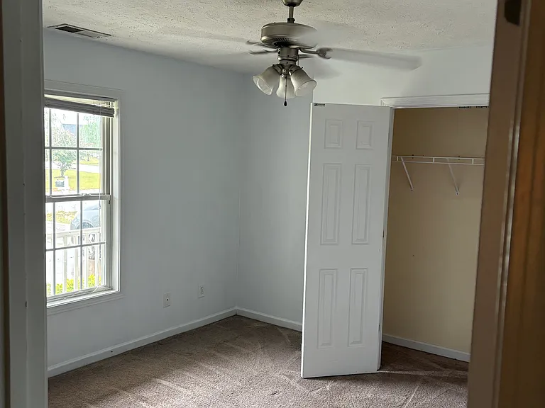 Cozy bright room 2 with spacious double door closet