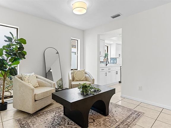 4th image of 11508 Robles Del Rio Pl