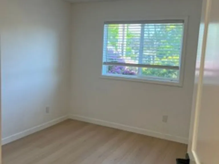 Newly Remodeled Kennedy Park Apartments! — Photo 20