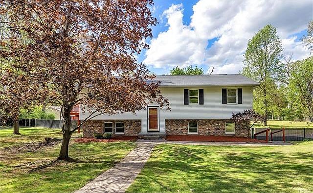 1st image of 6 Duncan Ln