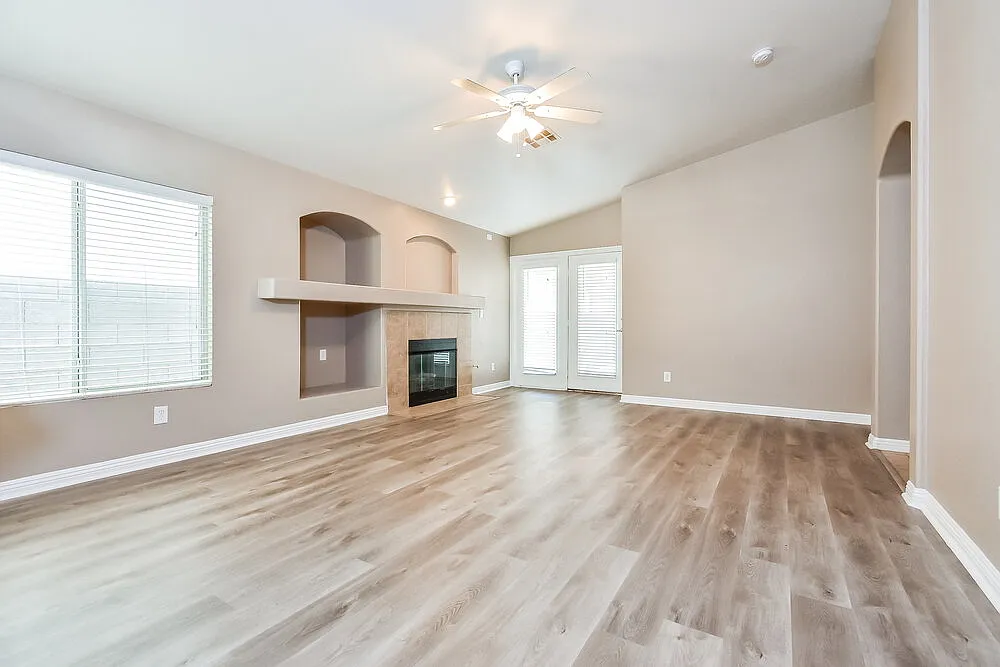 4 bed, 2.0 bath, 1624 sqft, $2,230 — Photo 3