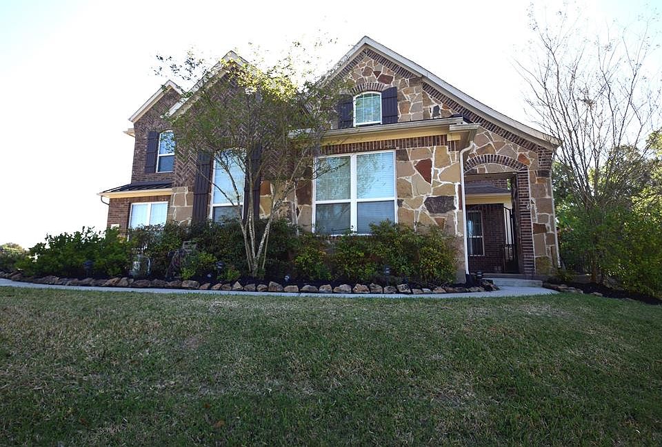 1st image of 8402 Bishop Oaks Dr