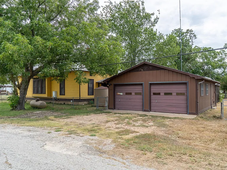 115 N Lockhart St — Photo 4