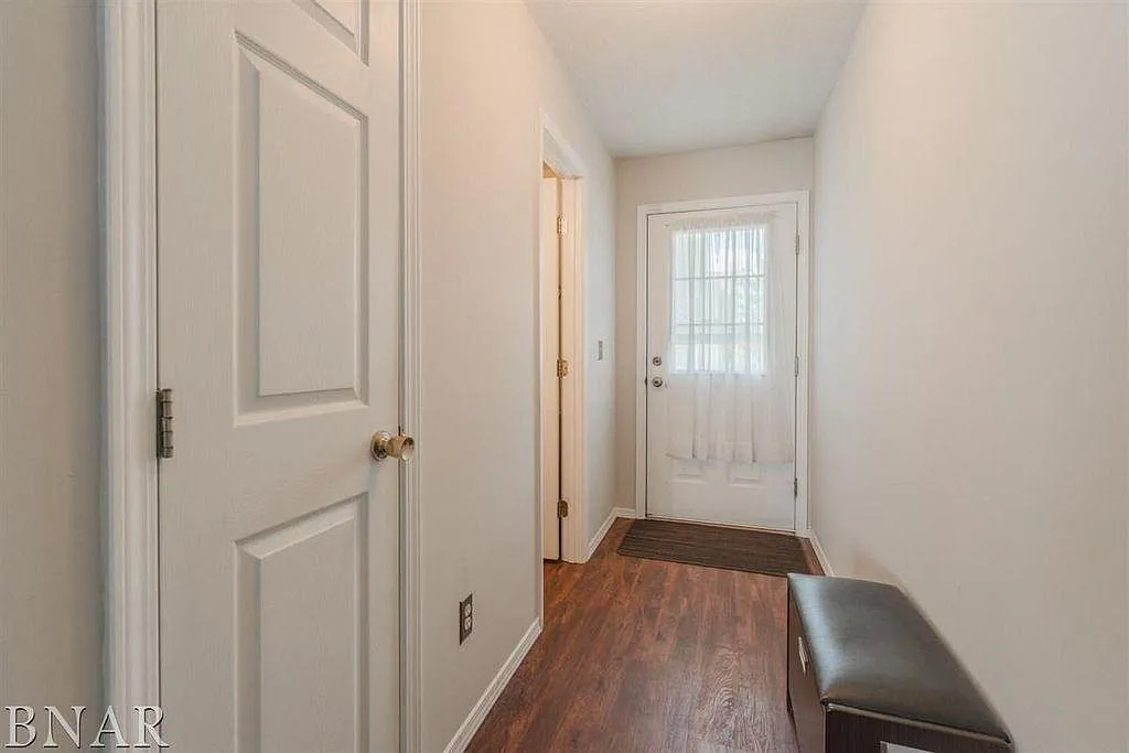 1222 Colonial Ave — Photo 3