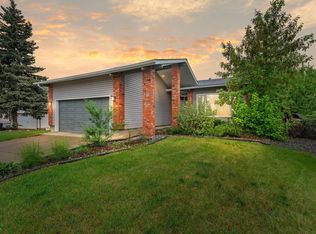 220 Greystone Ter, Strathcona County, AB T8A 3E8