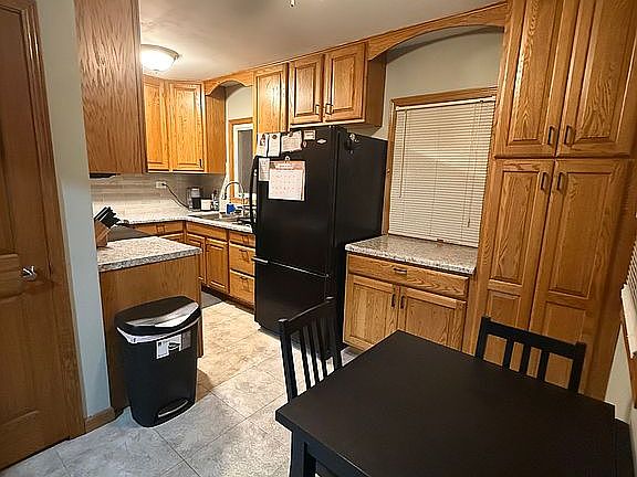 5th image of 123 Marie Ave