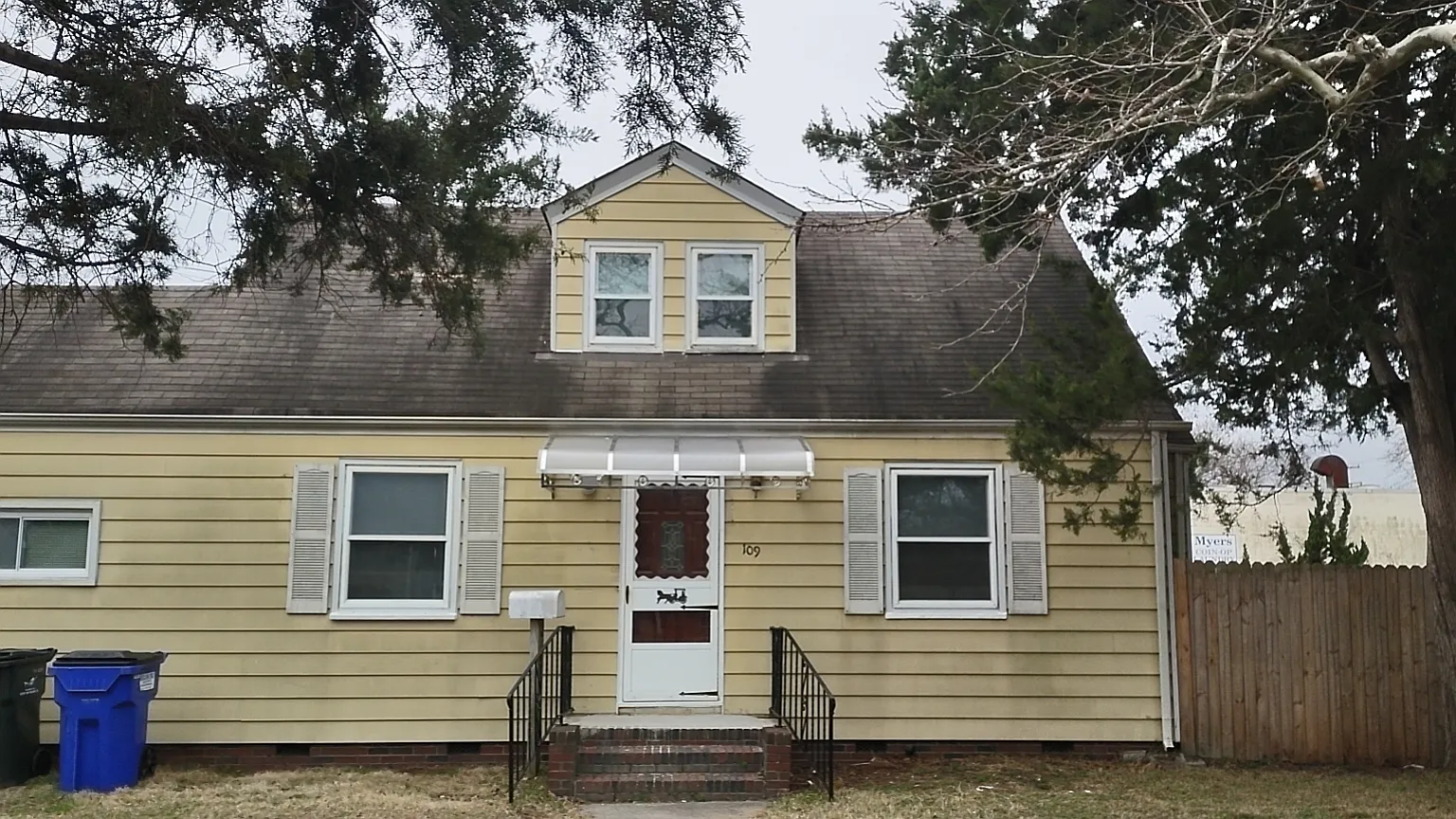 109 Rogers Ave — Photo 2