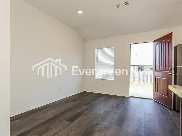 111 Powder River Dr — Photo 6
