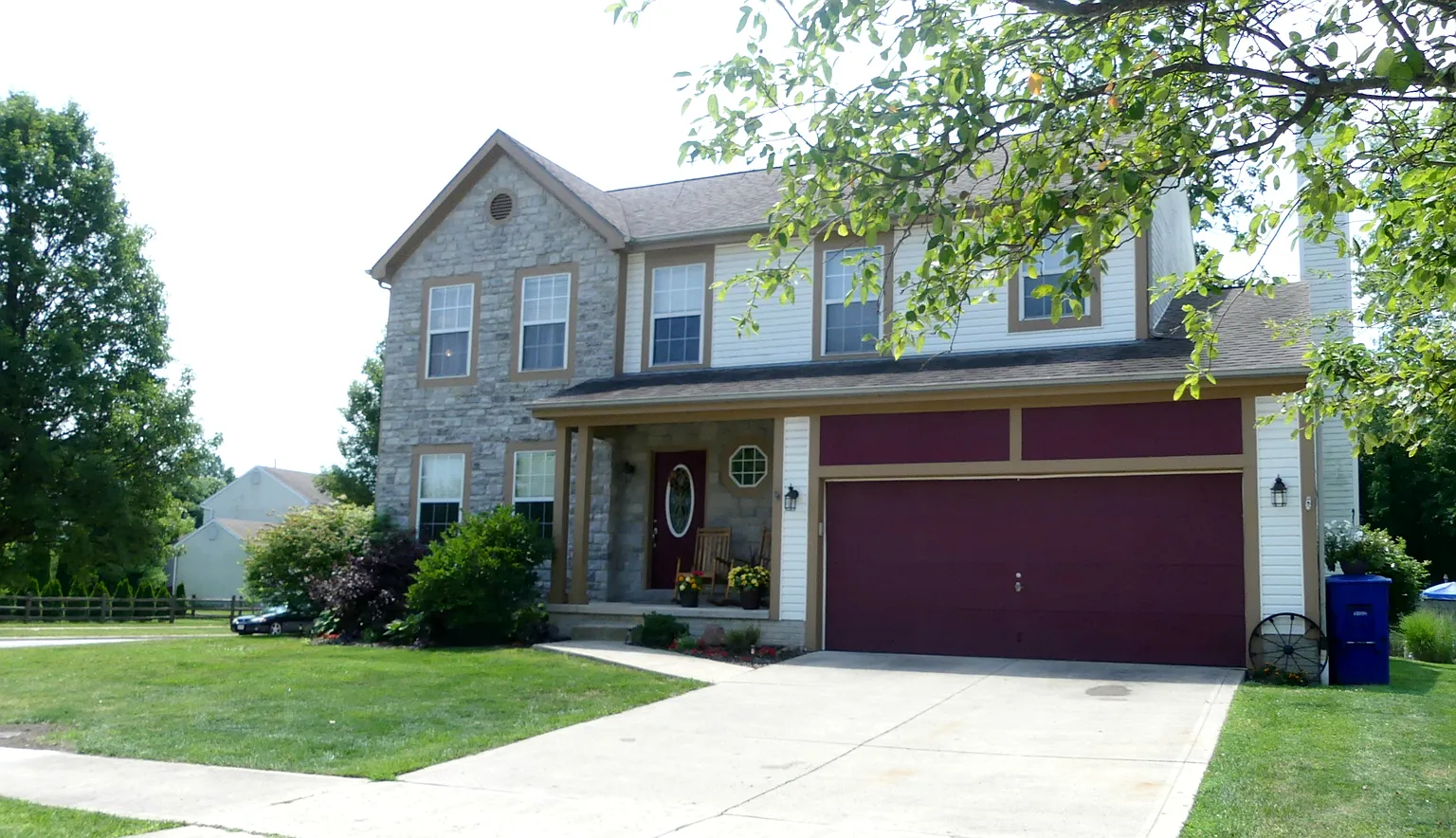 610 Thistle Dr photo 1