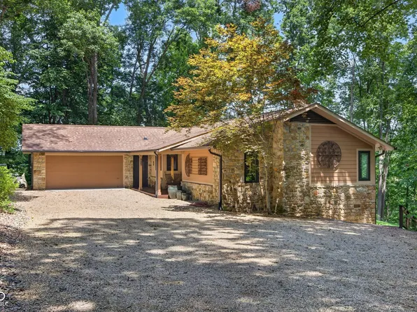 626 Town Hill Rd E, Nashville, IN 47448