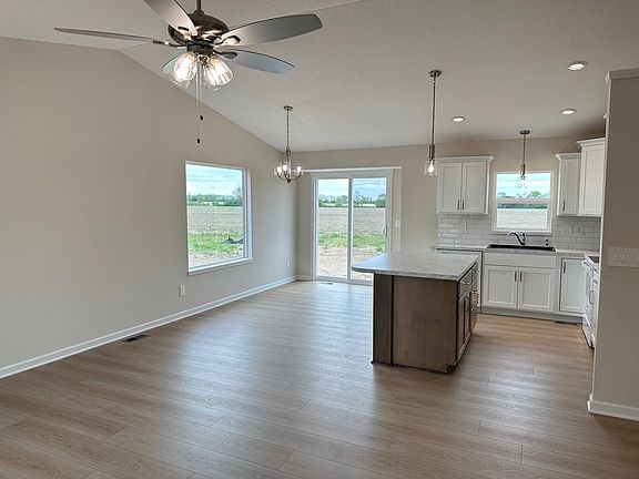 4th image of 1037 E Stafford Ct