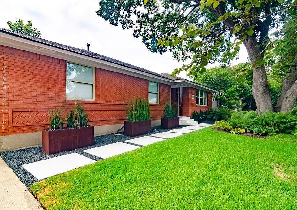 1st image of 2476 Dorrington Dr