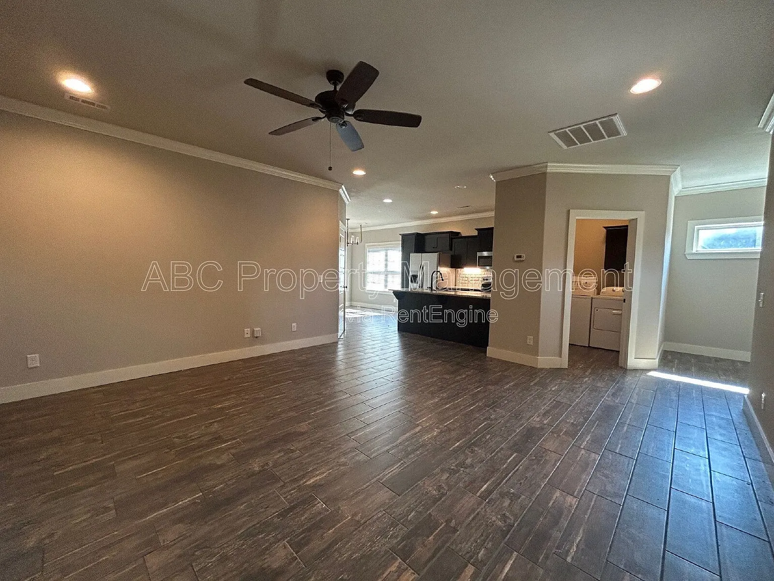 4 bed, 2.5 bath, 1966 sqft, $2,025 — Photo 4