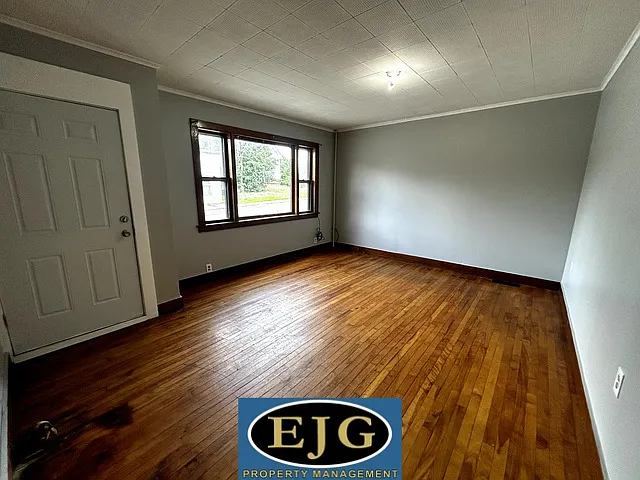 Building Photo - 47 Elm St #3