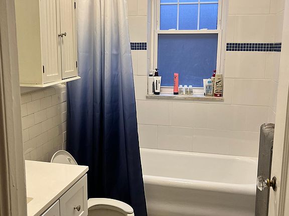 4th image of 30 Gates Ave #401