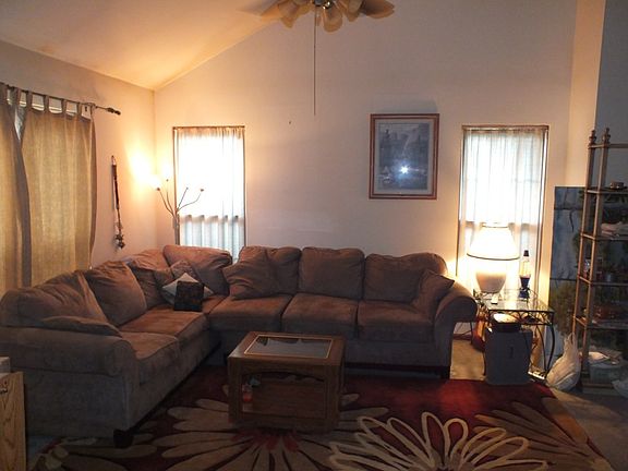 4th image of 1061 Manchester Cir