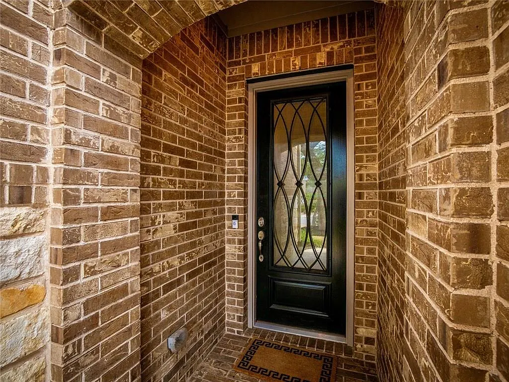 4 bed, 3.0 bath, 2920 sqft, $3,400 — Photo 2