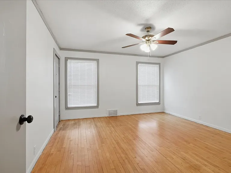 1011 Walnut St — Photo 13