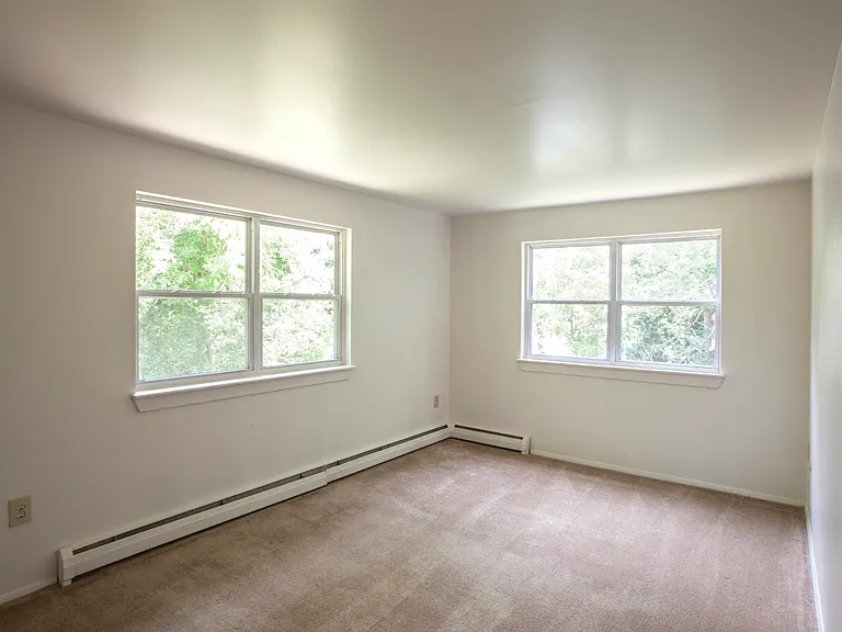 Columbia Apartments — Photo 17