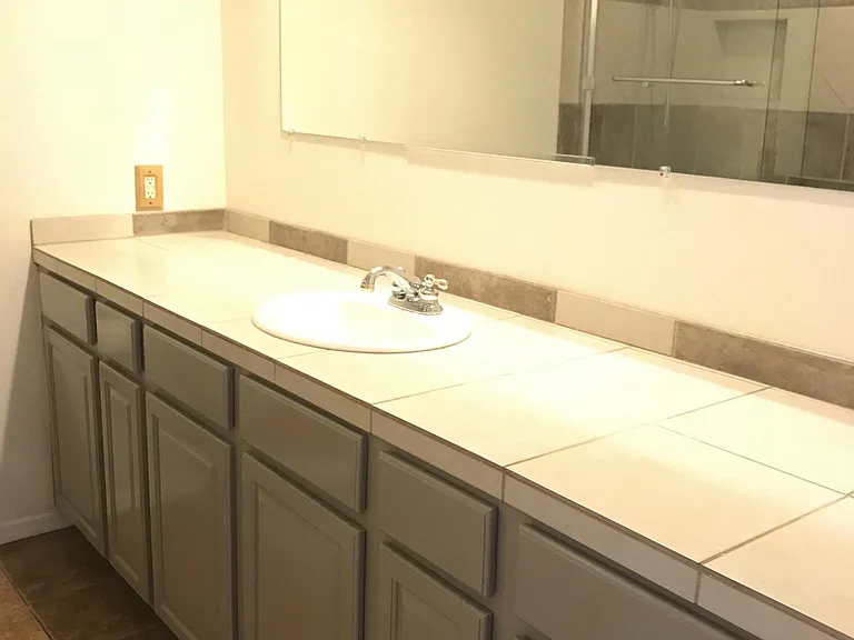 27 E Balboa Dr — Photo 7