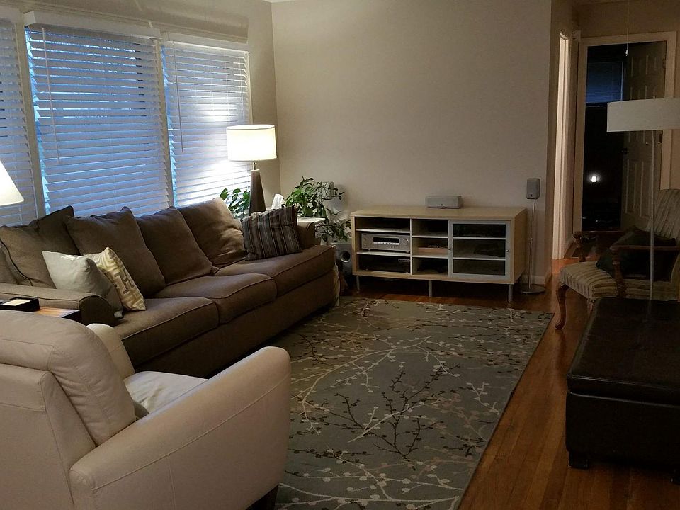 1st image of 2421 Maplewood Dr