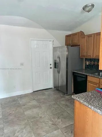2201 Scott St — Photo 9