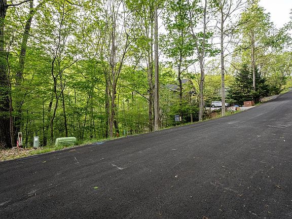 5th image of 211 Hogan Ct