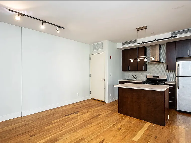 20 Fayette St #3R — Photo 6