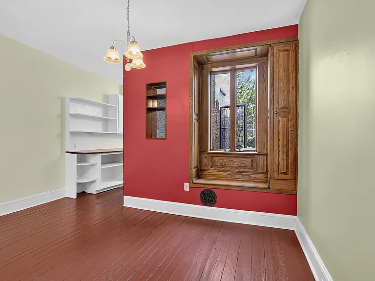 4051 Ludlow St — Photo 8