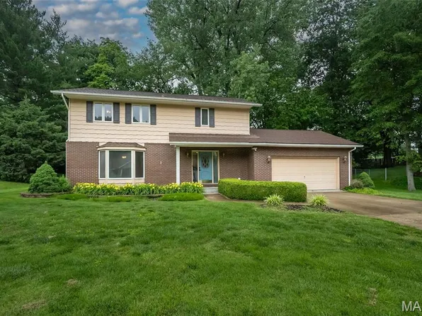 5 Shingle Oaks Dr, Glen Carbon, IL 62034