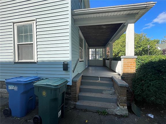 2nd image of 93 Roslyn St