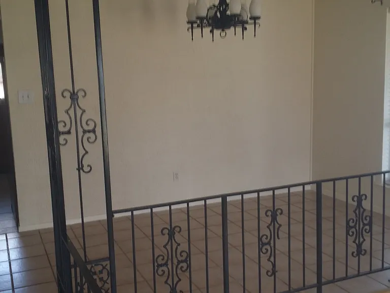 2115 Blossom Ln — Photo 6